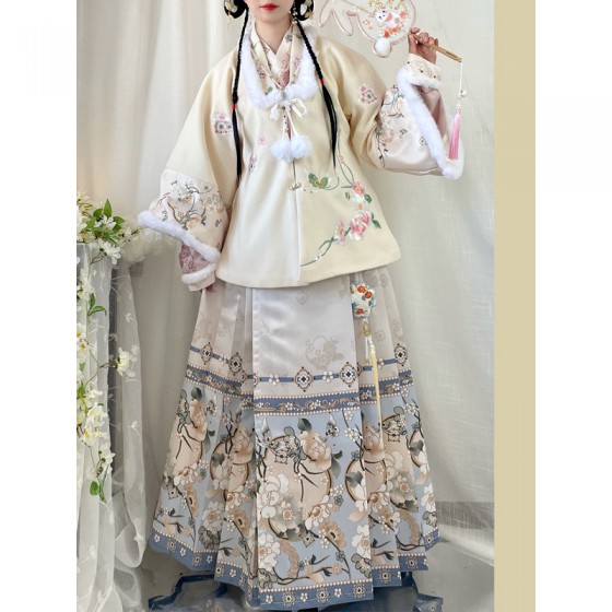 Tips for How and Where to Wear The Traditional Chinese Horse-face Skirt or Mamianqun 2