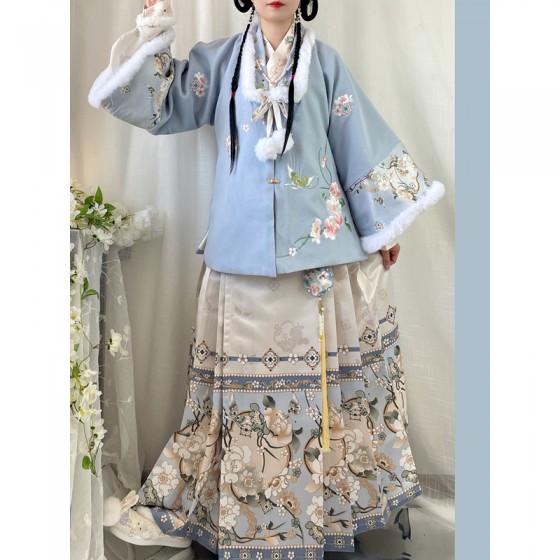 Tips for How and Where to Wear The Traditional Chinese Horse-face Skirt or Mamianqun 3