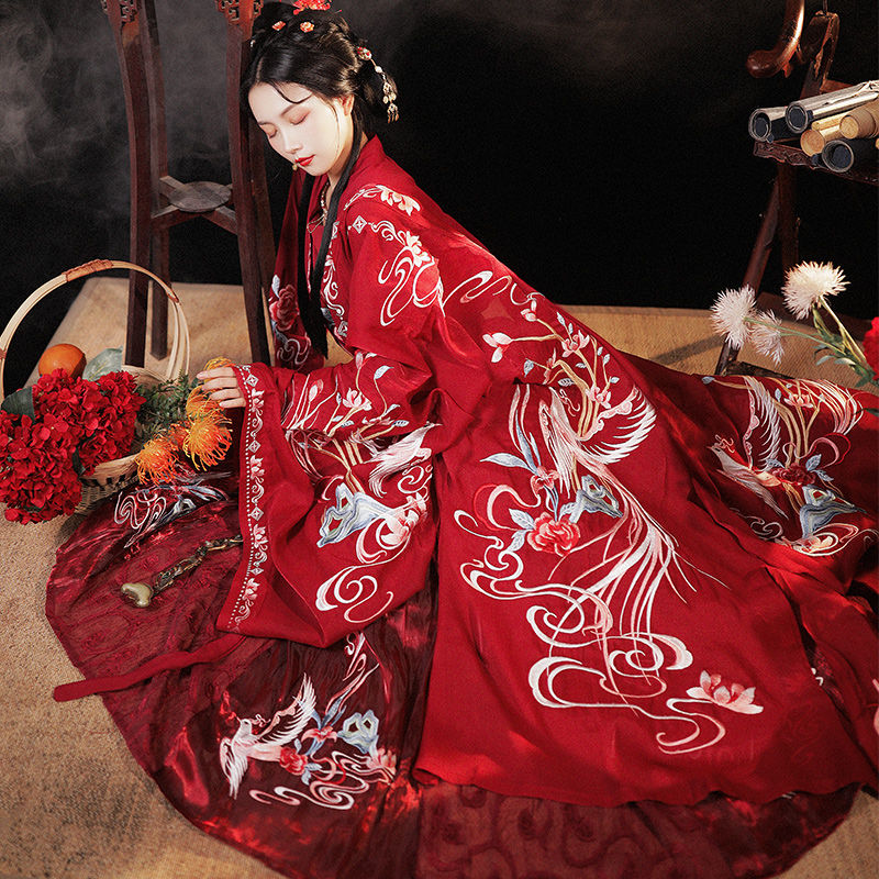 Chinese Traditional Wedding Clothing A Timeless Symbol of Love and Joy 1