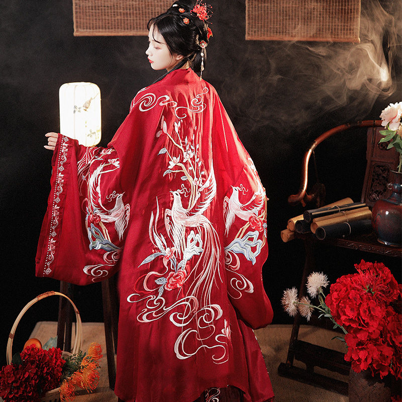 Chinese Traditional Wedding Clothing A Timeless Symbol of Love and Joy 2